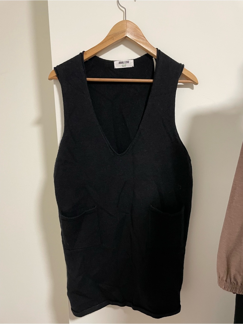 Double Zero Black Sleeveless V-Neck Knit Tunic with Pockets
